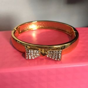Gold bracelet with diamond accent bow